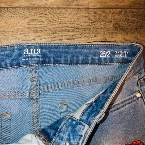 a.n.a. Floral Embroidered Skinny Ankle Jeans - Picture 2 of 8